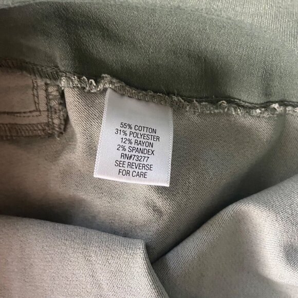 Women's Croft & Barrow® Effortless Stretch Bermuda Shorts Size 12 - Picture 6 of 6